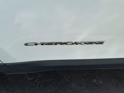Used 2017 Jeep Cherokee Limited AWD/4WD image 24
