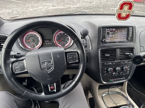 Used 2019 Dodge Grand Caravan SXT image 30