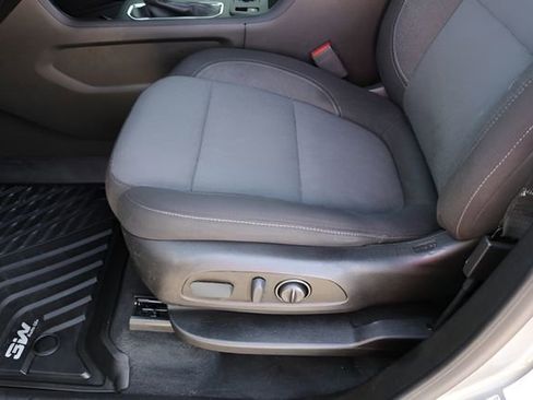 Used 2023 Chevrolet Traverse LT image 12