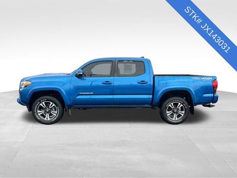 Used 2018 Toyota Tacoma TRD Sport image 4
