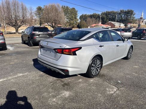 Used 2024 Nissan Altima 2.5 SV image 6
