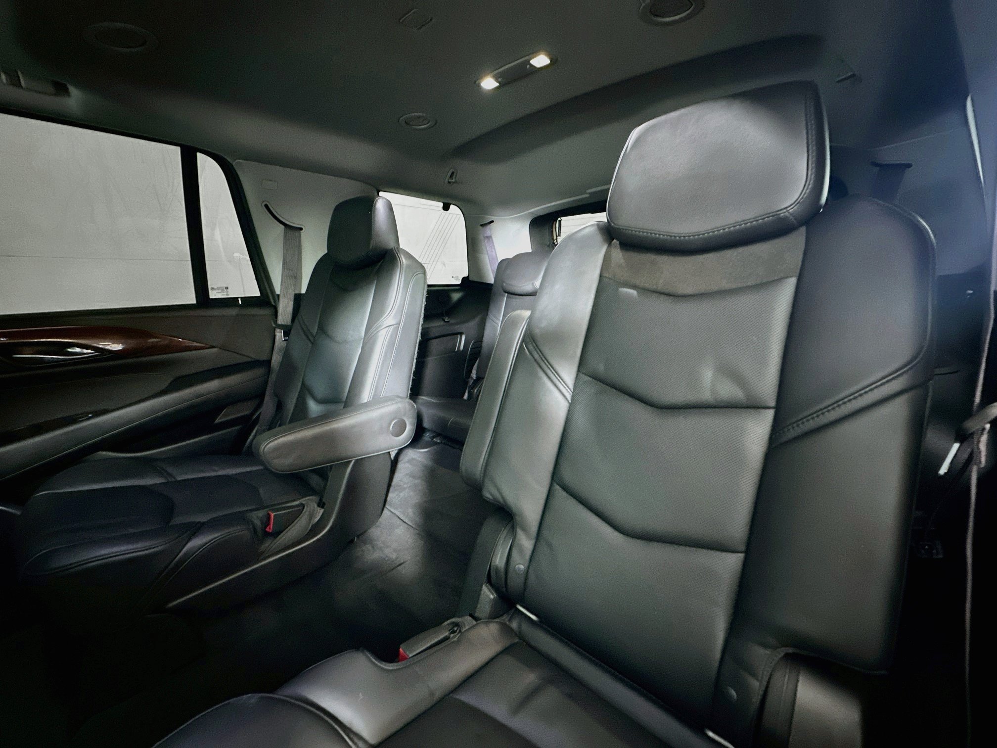 Used 2015 Cadillac Escalade Luxury AWD/4WD image 25
