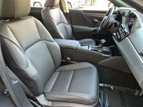 Used 2025 Lexus ES 300h w/ Premium Package FWD image 35