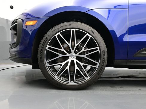 Certified 2025 Porsche Macan AWD/4WD image 6