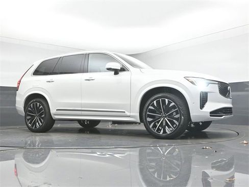 New 2026 Volvo XC90 B6 Plus w/ Protection Package Premier image 38