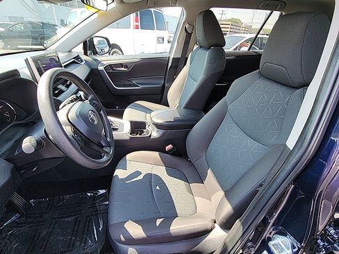 Used 2025 Toyota RAV4 XLE AWD/4WD image 19