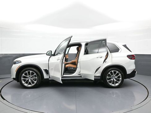 Used 2024 BMW X5 xDrive40i w/ Premium Package AWD/4WD image 46