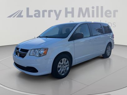 Used 2018 Dodge Grand Caravan SE w/ UConnect Hands-Free Group