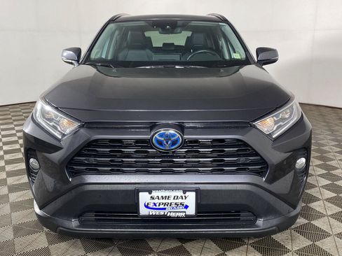 Used 2021 Toyota RAV4 XLE Premium AWD/4WD image 8