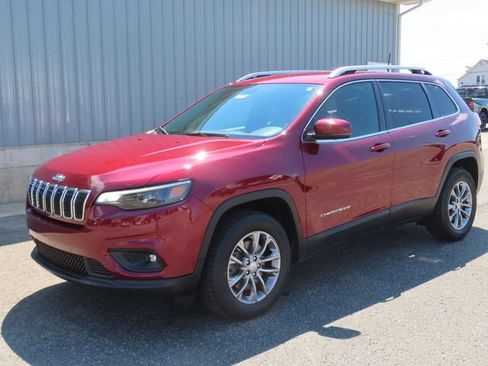Used 2019 Jeep Cherokee Latitude Plus w/ Cold Weather Group AWD/4WD image 8