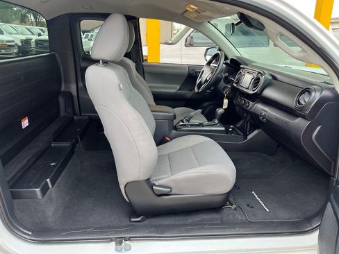 Used 2018 Toyota Tacoma SR RWD image 7