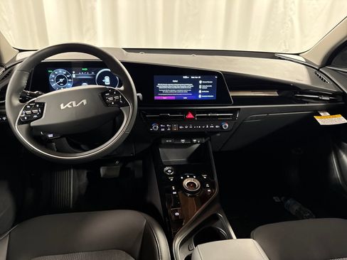 New 2026 Kia Niro Wind w/ Wind Preserve Package FWD image 4