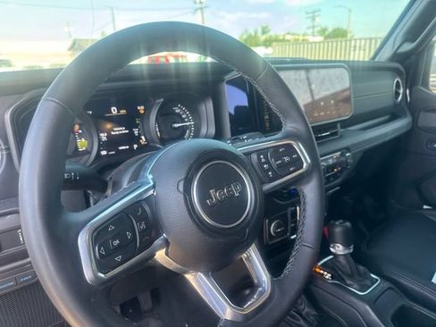 Used 2025 Jeep Wrangler Unlimited Sahara AWD/4WD image 10
