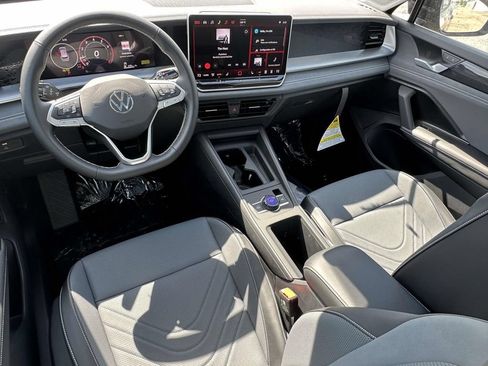New 2026 Volkswagen Tiguan SE AWD/4WD image 9