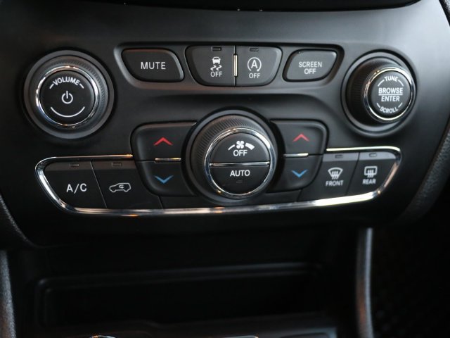 Used 2021 Jeep Cherokee Trailhawk AWD/4WD image 23