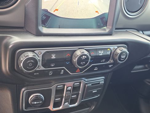 Used 2022 Jeep Gladiator Sport image 26