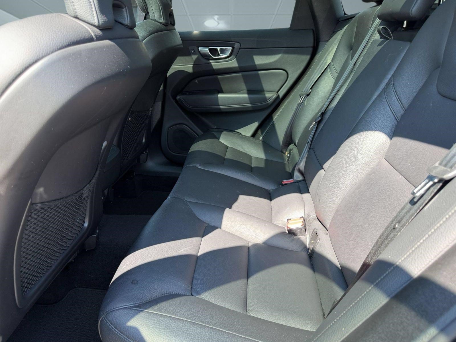 Certified 2024 Volvo XC60 B5 Plus w/ Protection Package Premier AWD/4WD image 24