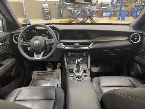 Used 2023 Alfa Romeo Stelvio Ti AWD/4WD image 5