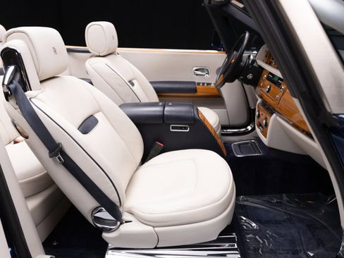 Used 2010 Rolls-Royce Phantom Drophead Coupe image 66