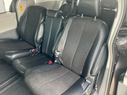 Used 2014 Toyota Sienna SE image 26