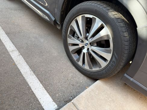 Used 2021 Subaru Ascent Limited w/ Popular Package #2 AWD/4WD image 3