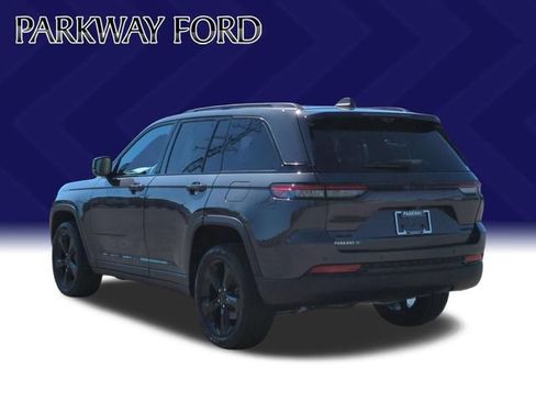 Used 2024 Jeep Grand Cherokee Limited w/ Luxury Tech Group II AWD/4WD image 3
