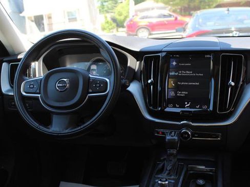 Used 2018 Volvo XC60 T5 Momentum w/ Vision Package AWD/4WD image 37