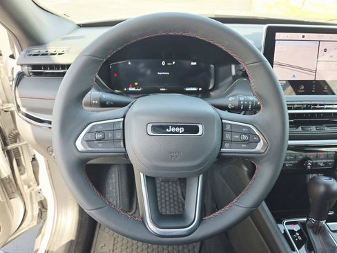 Used 2026 Jeep Compass Trailhawk w/ Sun, Sound & Navigation Group AWD/4WD image 22