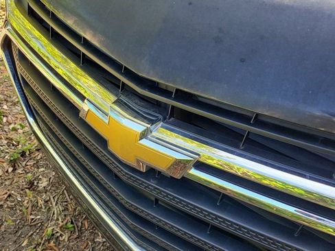 Used 2018 Chevrolet Traverse LS FWD image 2