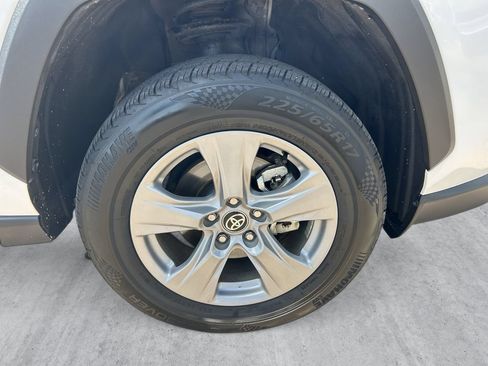 Used 2025 Toyota RAV4 LE AWD/4WD image 9