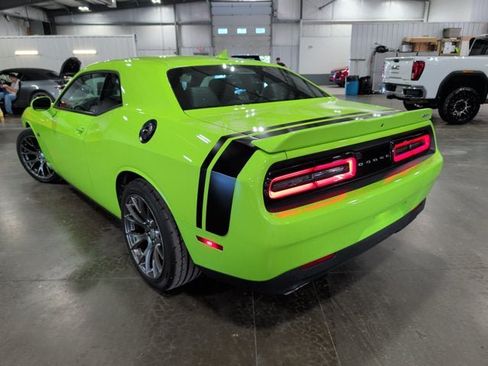 Used 2015 Dodge Challenger SRT w/ Technology Group RWD image 4