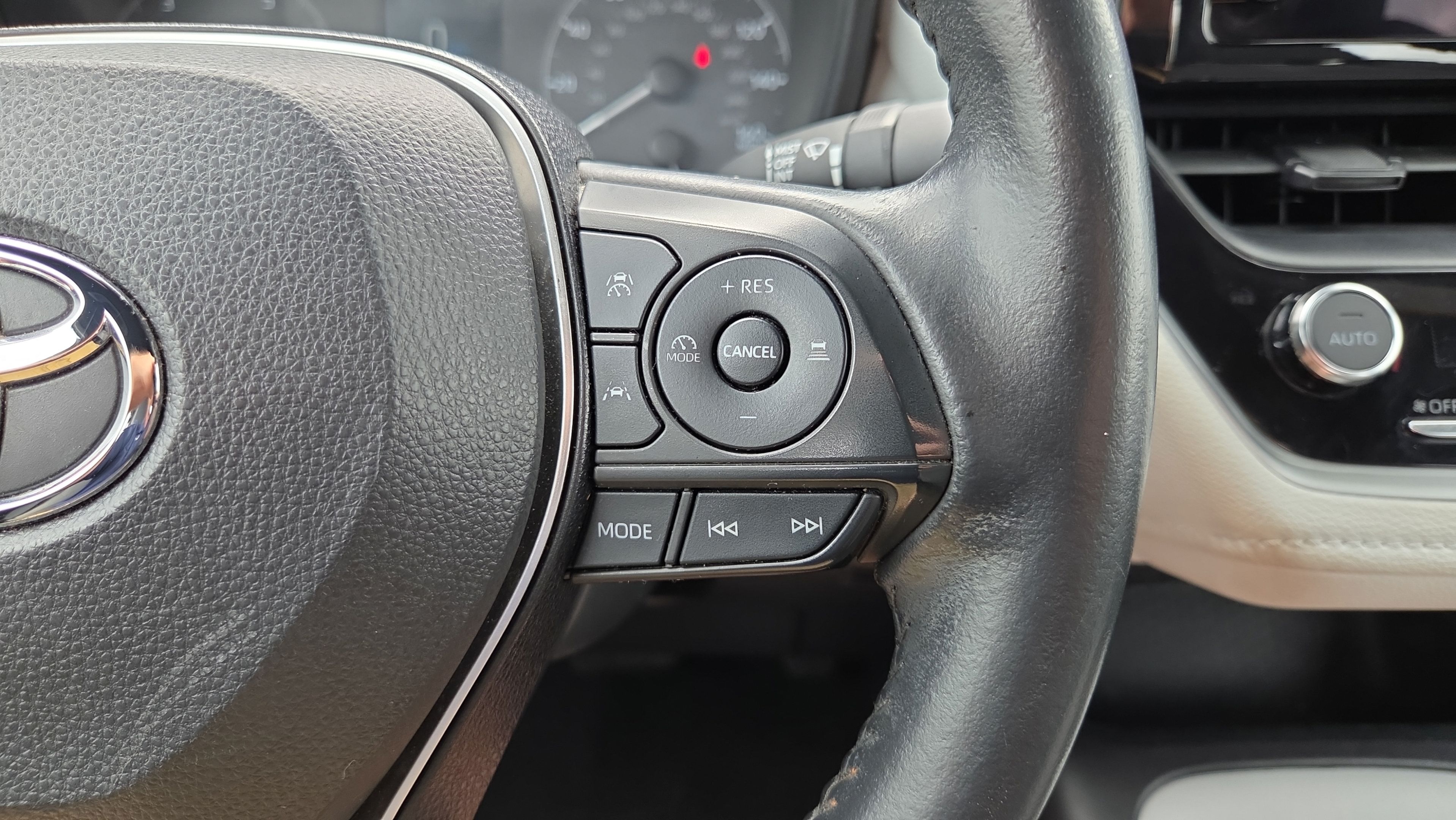Certified 2024 Toyota Corolla SE FWD image 25