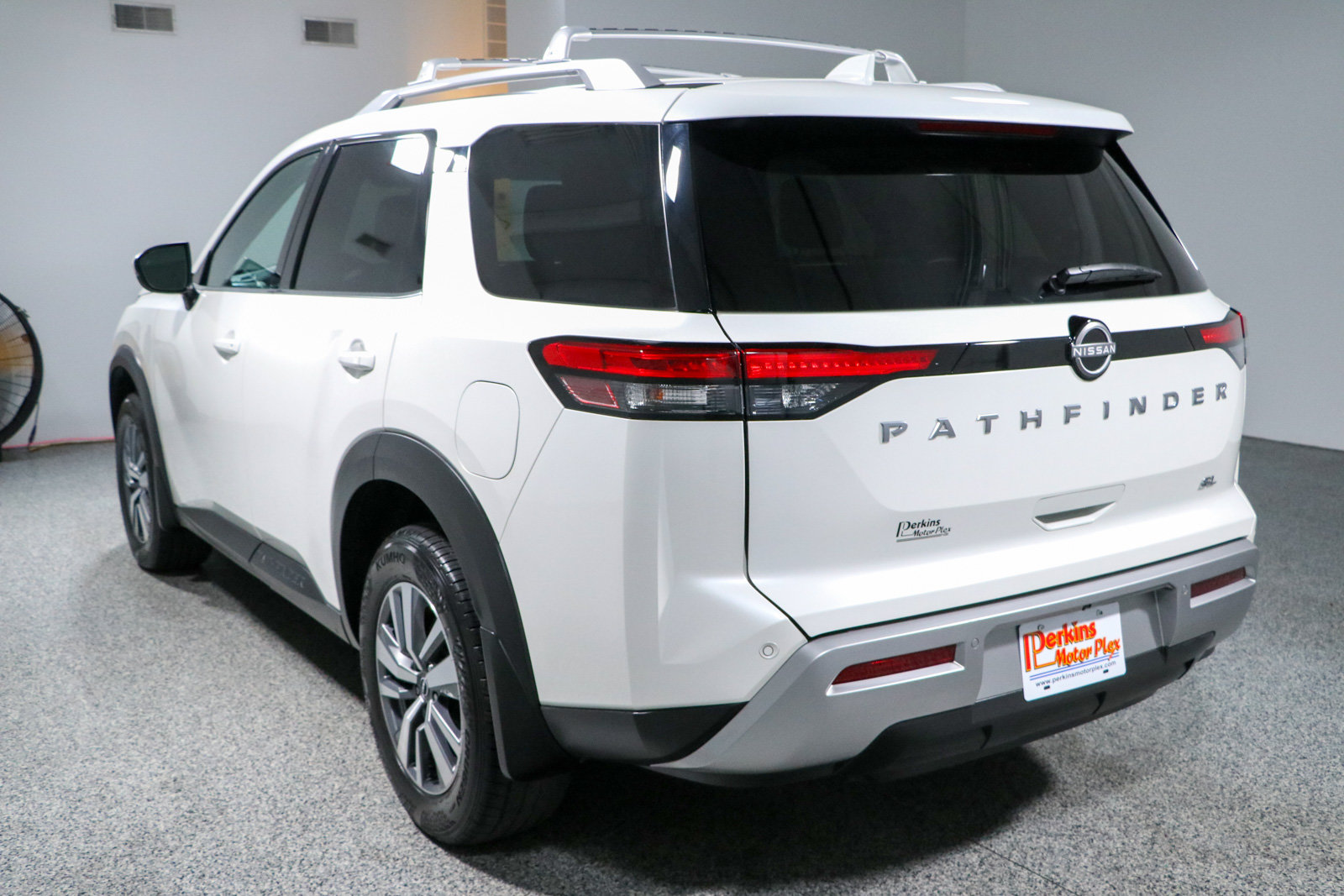Used 2024 Nissan Pathfinder SL FWD image 9