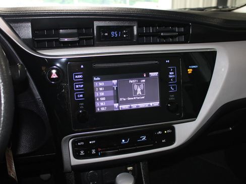 Used 2019 Toyota Corolla LE FWD image 13
