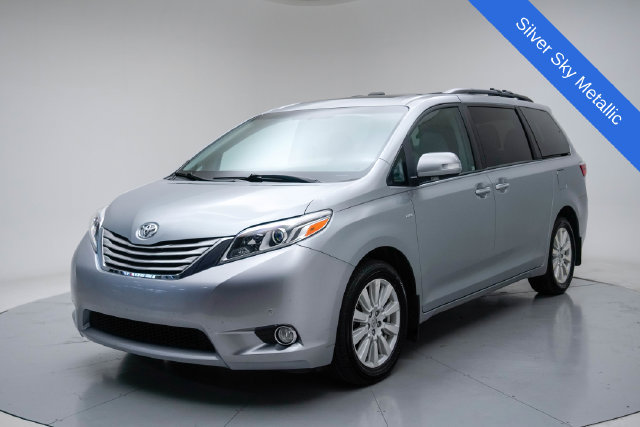 Used 2017 Toyota Sienna Limited w/ Outdoor Package AWD/4WD image 3