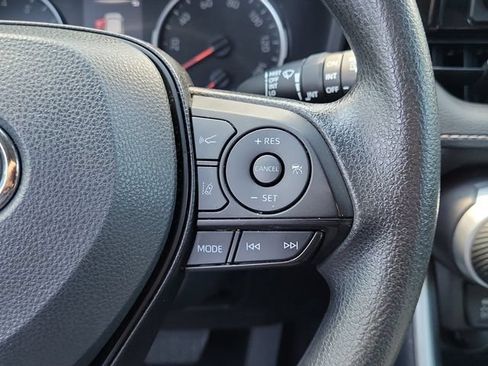 Used 2022 Toyota RAV4 XLE w/ Convenience Package FWD image 21