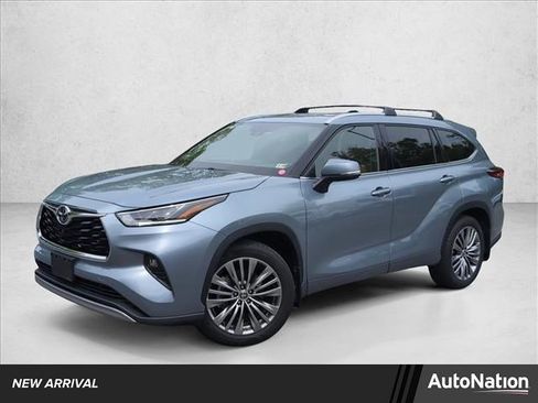 Used 2021 Toyota Highlander Platinum AWD/4WD image 1
