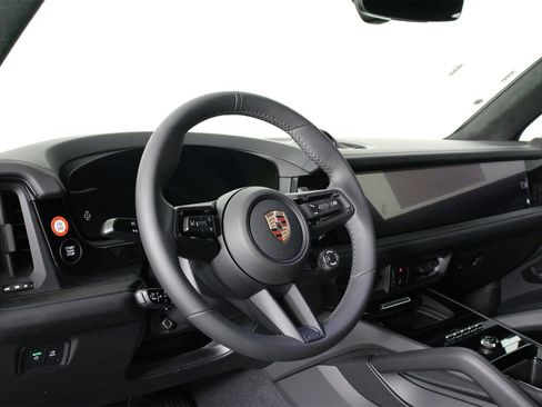 New 2026 Porsche Cayenne GTS image 4