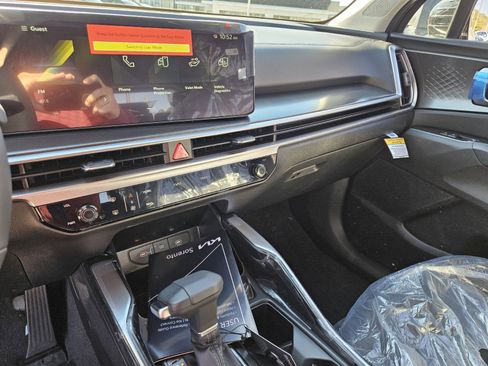 New 2026 Kia Sorento LX image 13