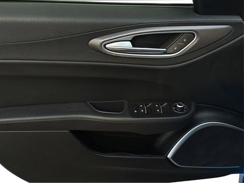 Used 2017 Alfa Romeo Giulia Ti w/ TI 19" Sport Package image 21