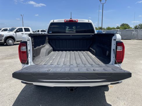 Used 2024 GMC Canyon AT4 w/ Technology Package AWD/4WD image 14