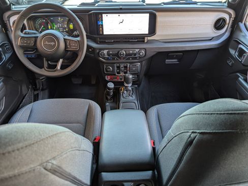 Used 2025 Jeep Wrangler Willys image 20