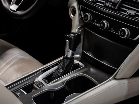 Used 2018 Honda Accord Touring image 30