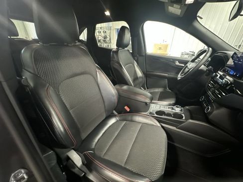 Certified 2025 Ford Escape ST-Line FWD image 32