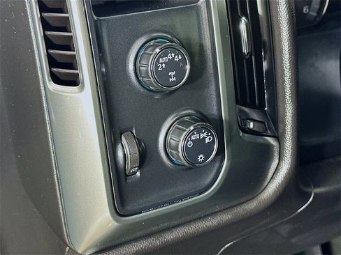 Used 2018 Chevrolet Silverado 1500 LT image 19