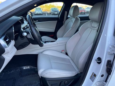 Used 2025 Genesis G70 2.5T image 37