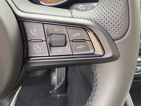 New 2025 Alfa Romeo Giulia Base image 24