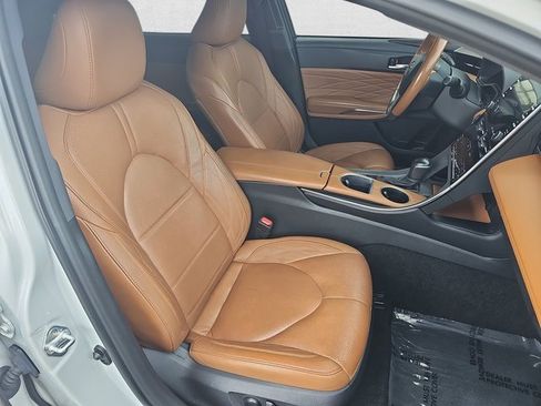 Used 2022 Toyota Avalon Limited image 10