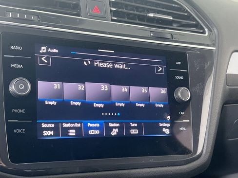 Used 2023 Volkswagen Tiguan SE AWD/4WD image 14