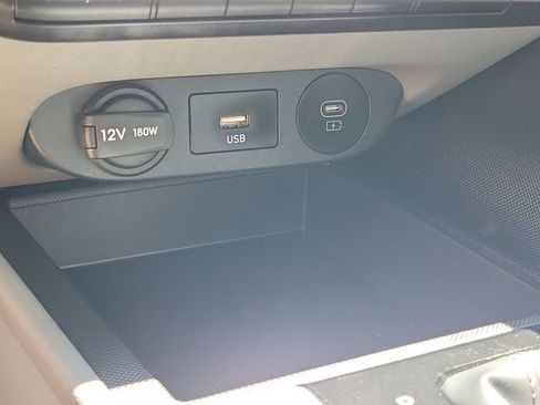 Used 2025 Hyundai Elantra SE image 13